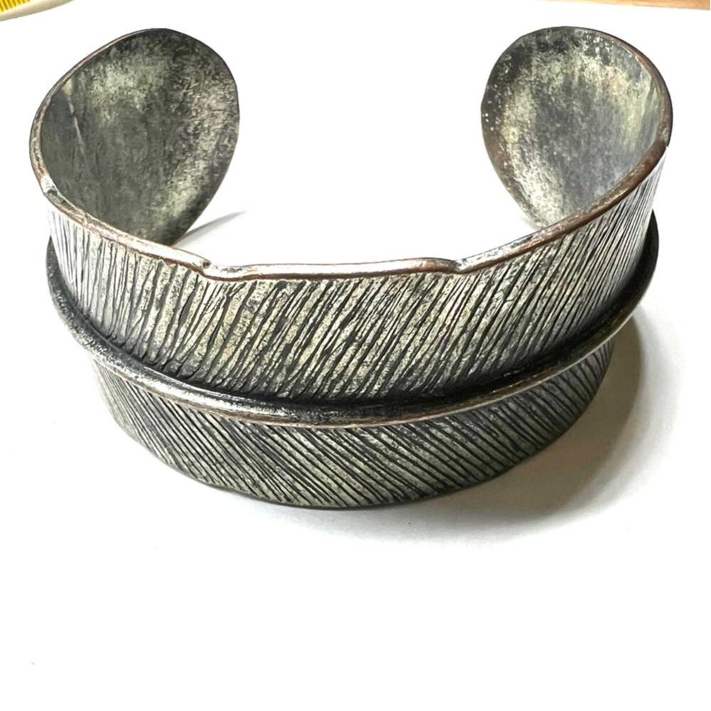 Vintage Navaho Textured metal feather open cuff bracelet bangle Native American